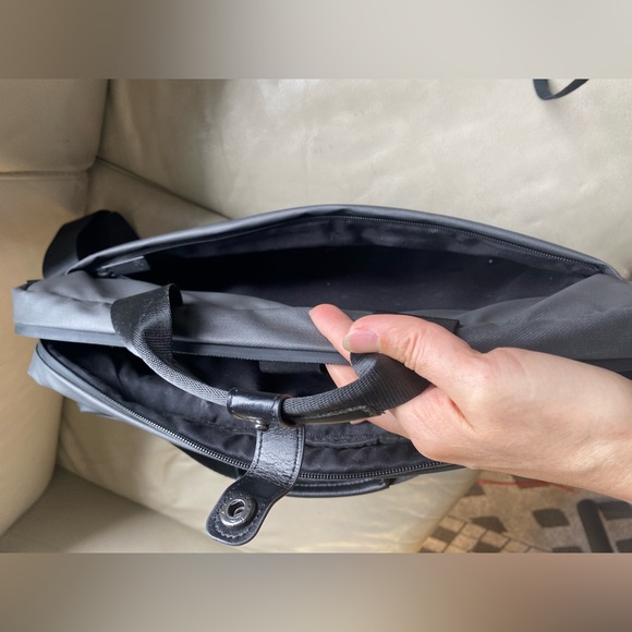 Air Canada The Tablet Crossbody Laptop Bag - Picture 8 of 13